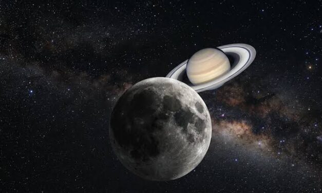 Luna y Saturno se encuentran en el cielo: así podrás observar el espectáculo sin telescopio