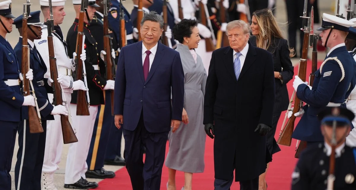 Xi Jinping llega a Estados Unidos para una cumbre de tres días con Trump