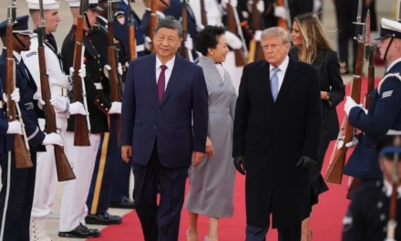 Xi Jinping llega a Estados Unidos para una cumbre de tres días con Trump