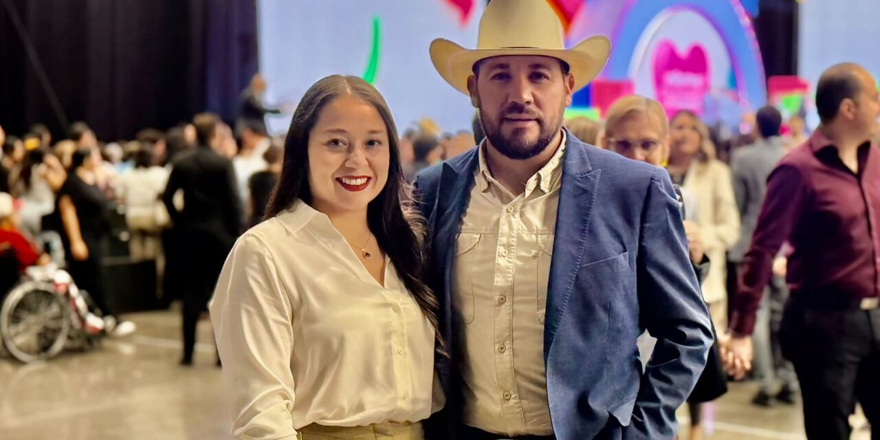 Alcalde Roberto Lucero y presidenta del DIF de Casas Grandes asisten a Quinto Informe del DIF Chihuahua
