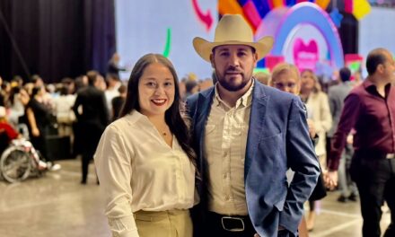 Alcalde Roberto Lucero y presidenta del DIF de Casas Grandes asisten a Quinto Informe del DIF Chihuahua