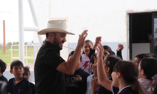 Entregaron mobiliario y materiales para mejorar 28 escuelas de Casas Grandes