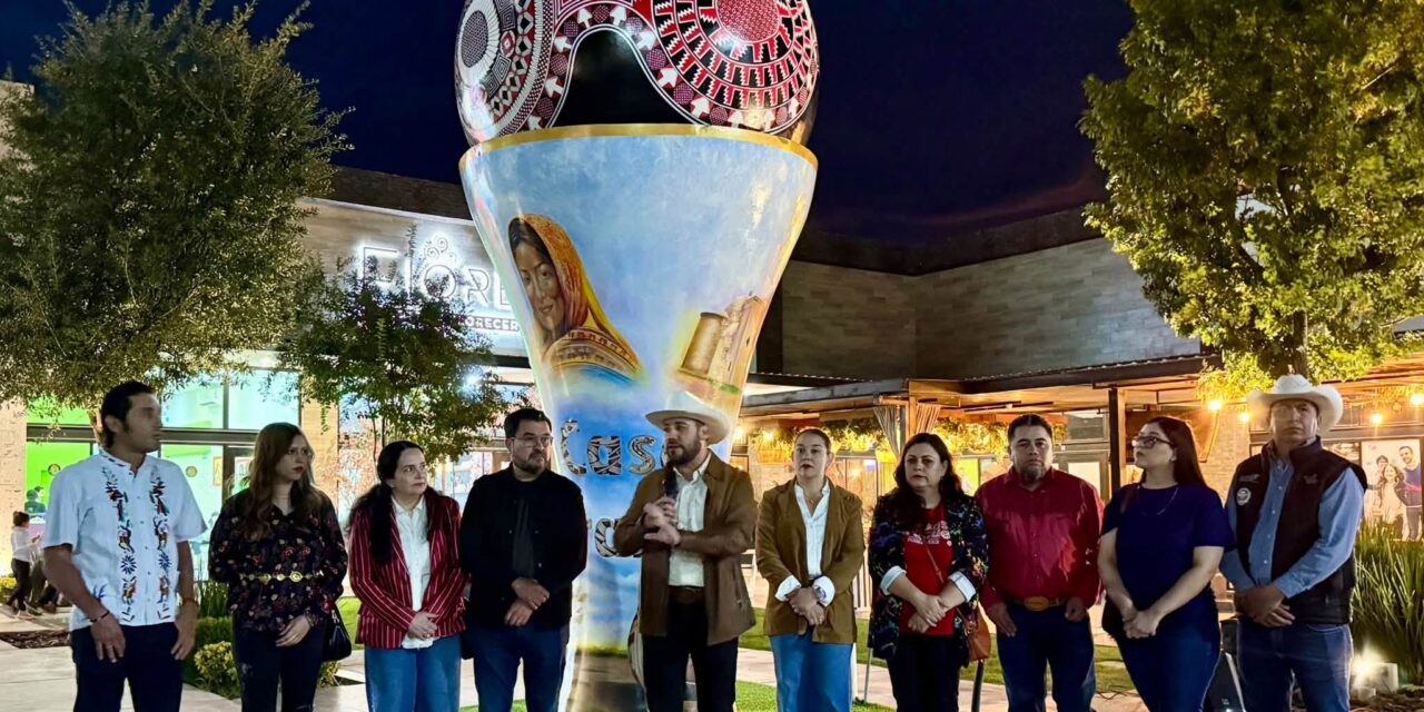 Instalan obra monumental “Hilos Mágicos de Chihuahua” en Plaza Nogales