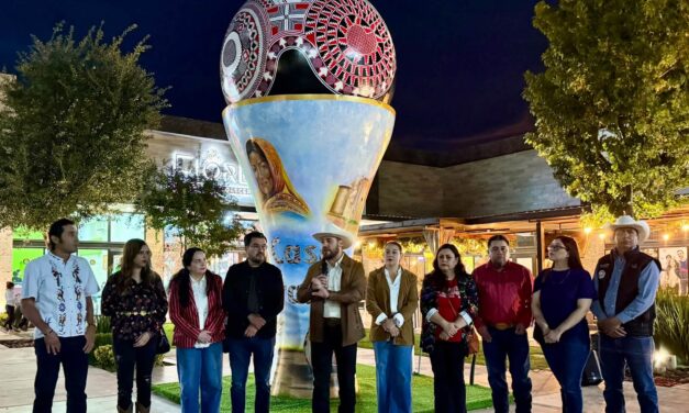 Instalan obra monumental “Hilos Mágicos de Chihuahua” en Plaza Nogales