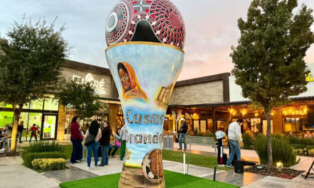 Instalan obra monumental “Hilos Mágicos de Chihuahua” en Plaza Nogales