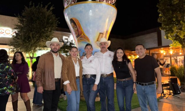 Instalan obra monumental “Hilos Mágicos de Chihuahua” en Plaza Nogales