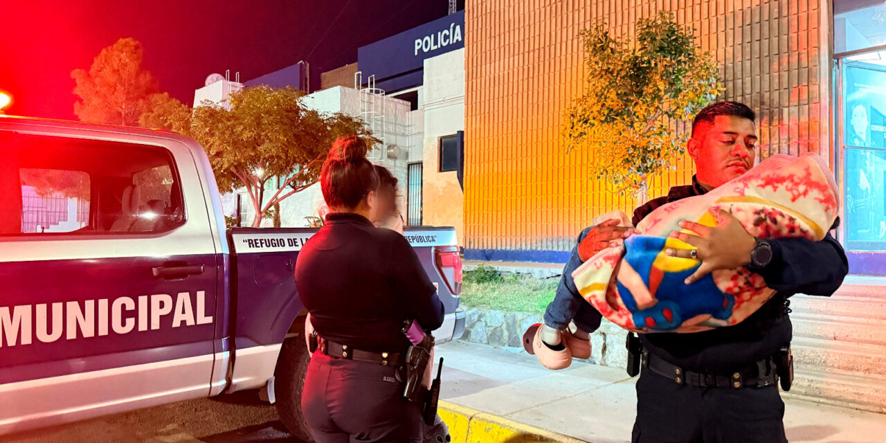 Rescatan policías municipales a dos niñas que estaban solas en una vivienda