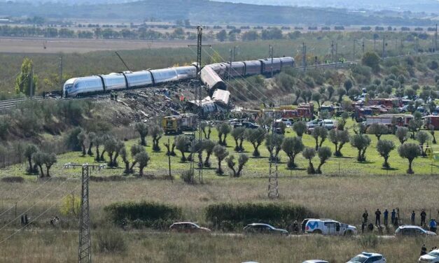Tragedia ferroviaria en España: decenas de muertos tras choque de trenes de alta velocidad en Toledo