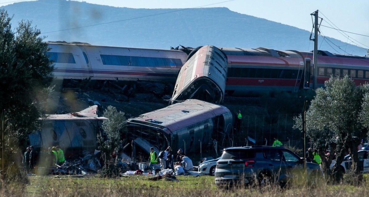 Tragedia ferroviaria en España: decenas de muertos tras choque de trenes de alta velocidad en Toledo