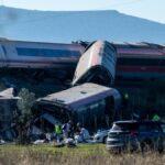 Tragedia ferroviaria en España: decenas de muertos tras choque de trenes de alta velocidad en Toledo