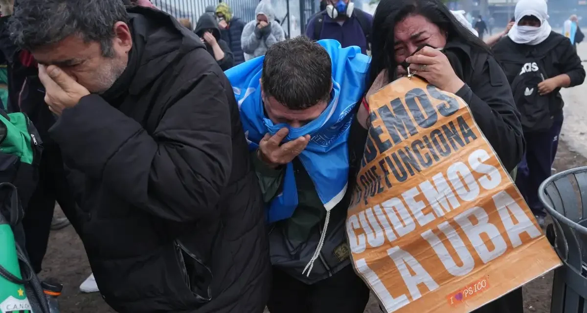 Marcha universitaria en Argentina termina con fuerte operativo policial, heridos y decenas de detenidos