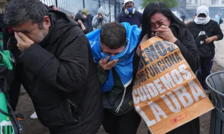 Marcha universitaria en Argentina termina con fuerte operativo policial, heridos y decenas de detenidos