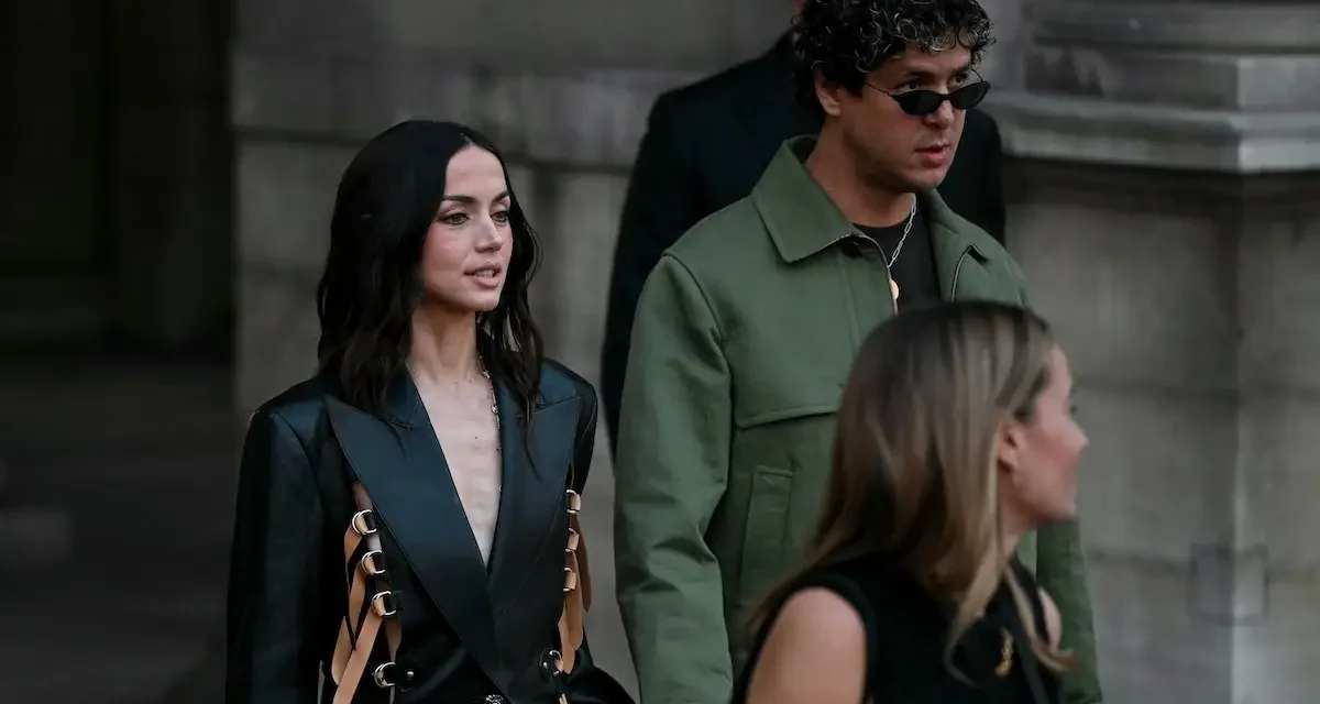 Ana de Armas y Beto Montenegro gritan su amor al mundo en la Semana de la Moda de París