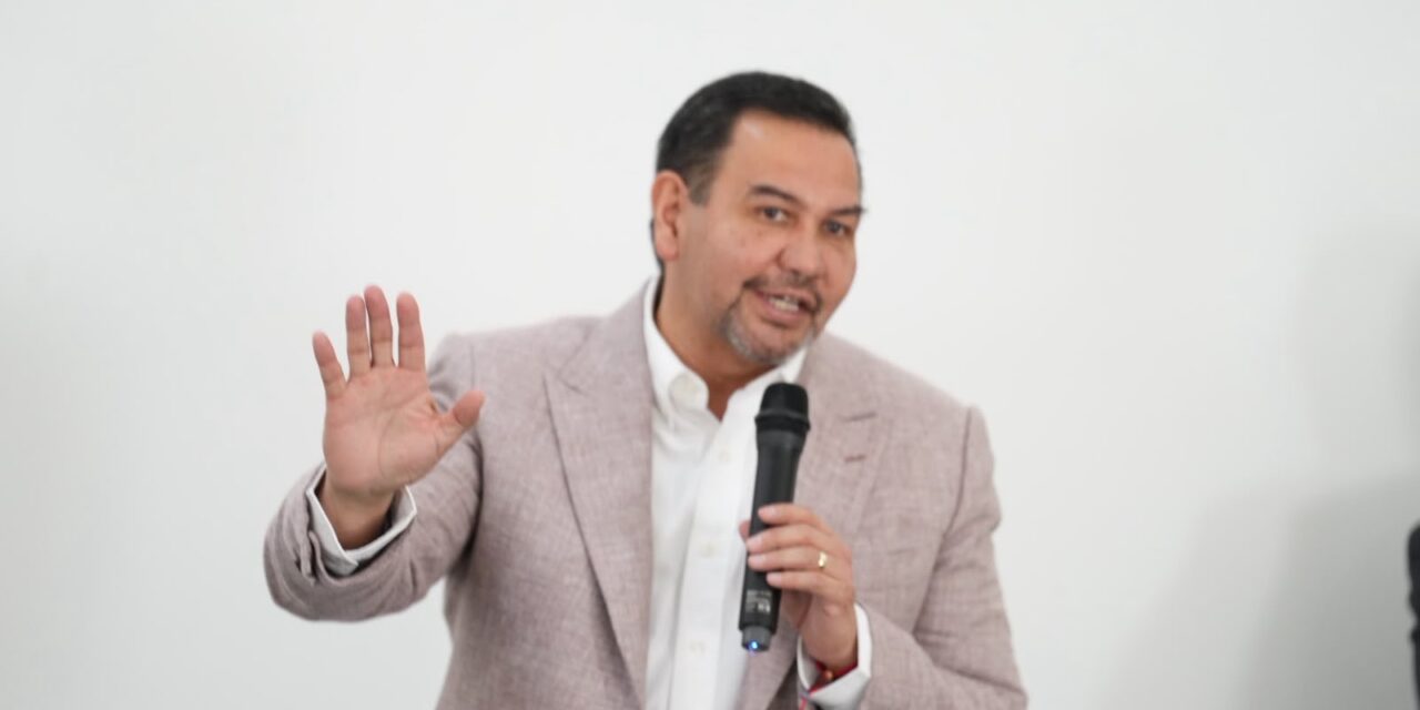 Cruz Pérez Cuéllar firma compromiso de unidad con referentes de izquierda en Chihuahua