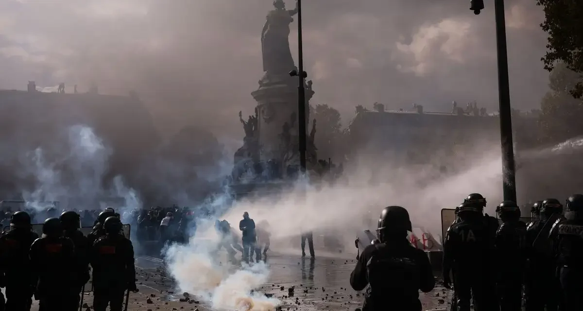 Francia estalla en protestas: medio millón sale a las calles contra el alto costo de vida y la actuación policial