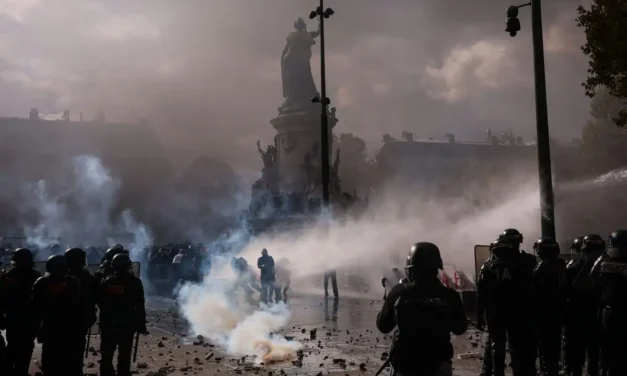 Francia estalla en protestas: medio millón sale a las calles contra el alto costo de vida y la actuación policial