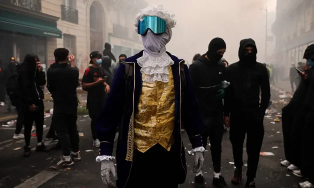Francia estalla en protestas: medio millón sale a las calles contra el alto costo de vida y la actuación policial