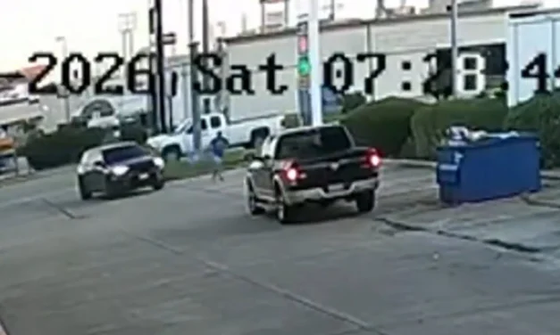 Mexicano denuncia haber sido atropellado por agentes de ICE en Texas; abogada asegura que fue intencional